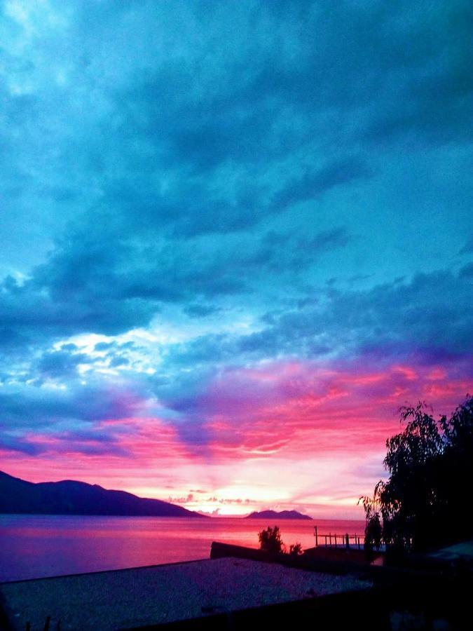Ramo'S Cozy Beachside Haven With Panoramic Views - 1St Vlorë Eksteriør bilde